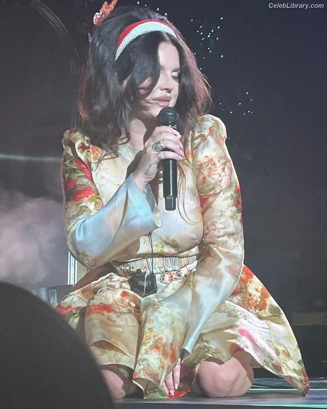 Lana Del Rey photo 5 of 559