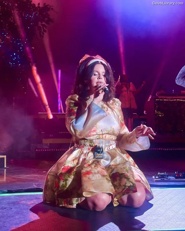 Lana Del Rey photo 11 of 559