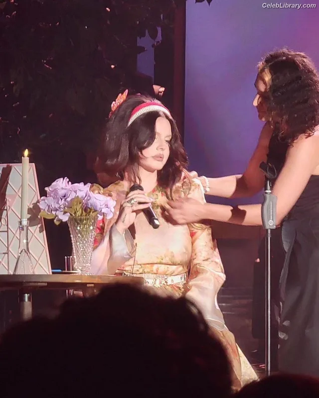 Lana Del Rey photo 12 of 559