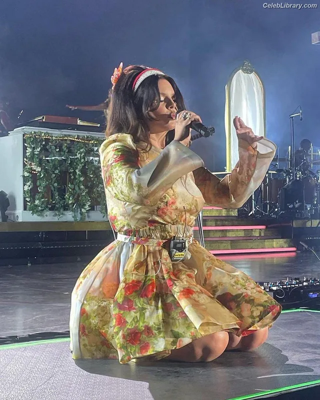 Lana Del Rey photo 13 of 559