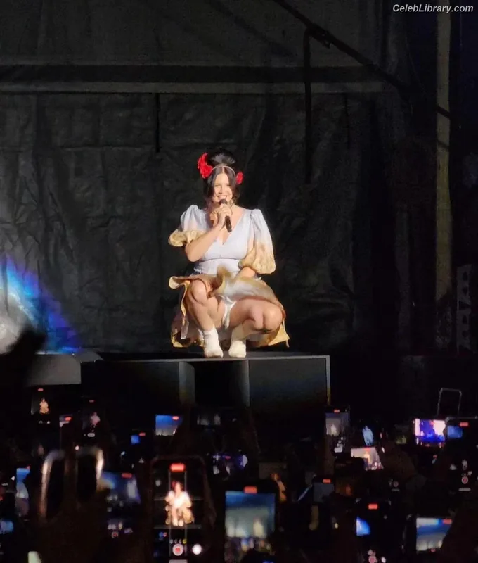 Lana Del Rey photo 16 of 559