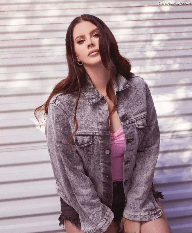 Lana Del Rey photo 21 of 559