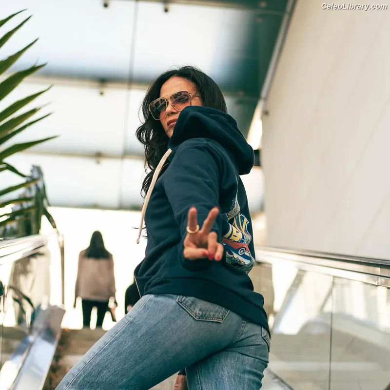 Lana Parrilla photo 13 of 49