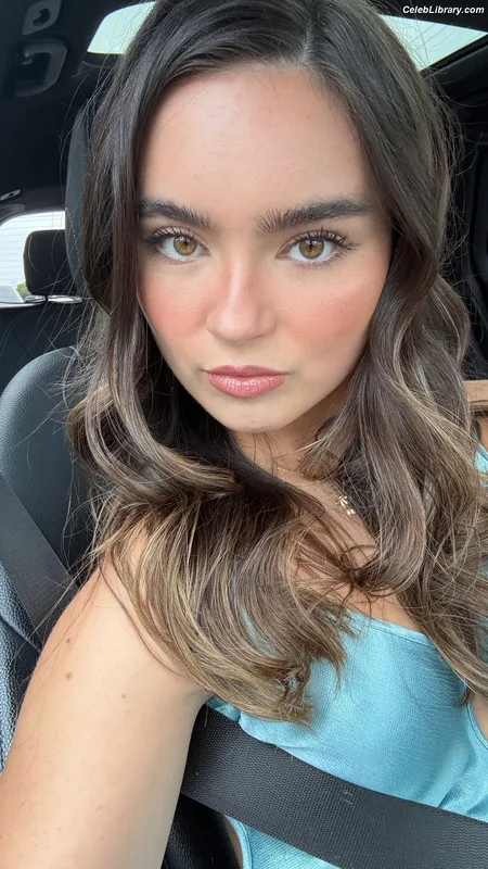 Landry Bender photo 13 of 27