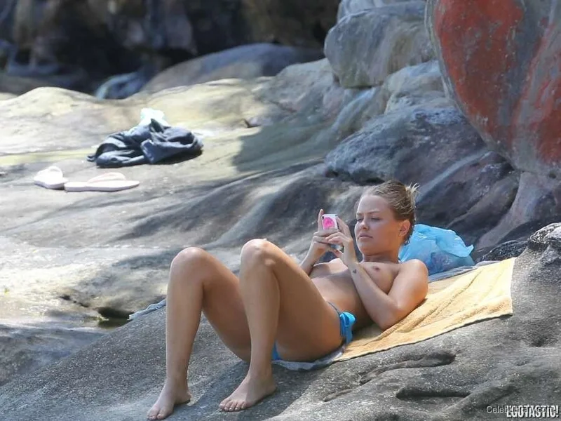 Lara Bingle photo 5 of 35