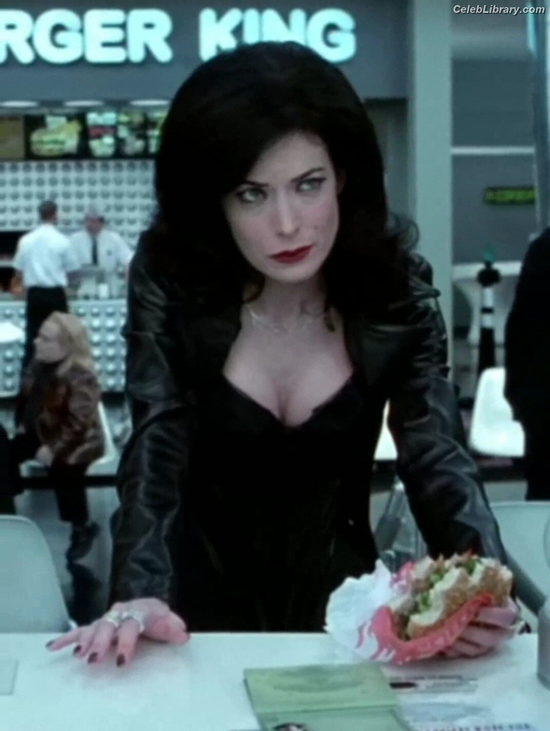 Lara Flynn Boyle photo 9 of 29