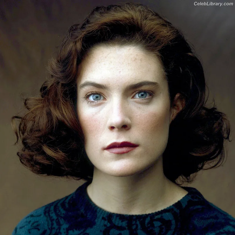 Lara Flynn Boyle photo 4 of 29