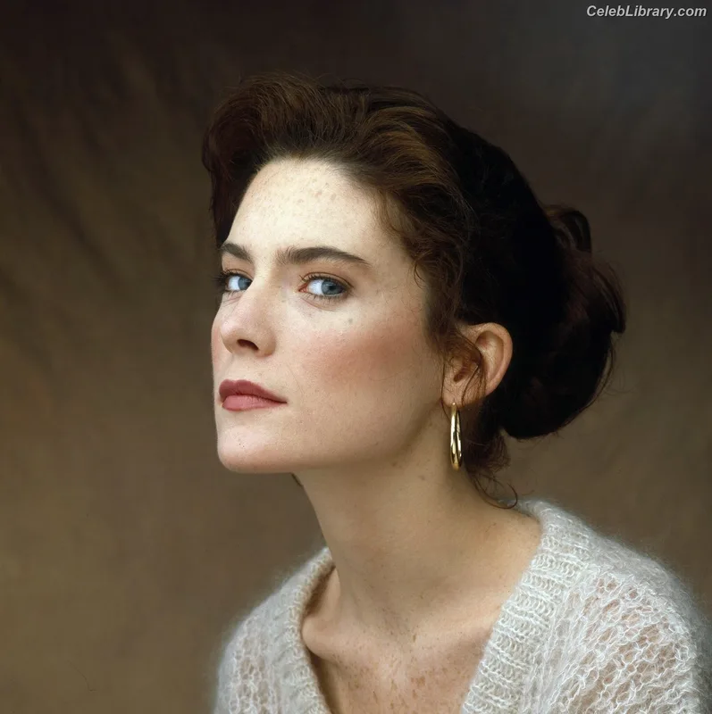Lara Flynn Boyle photo 5 of 29