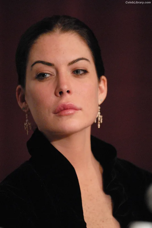 Lara Flynn Boyle photo 6 of 29