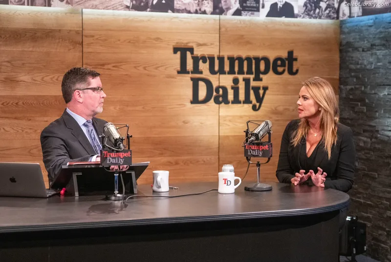 Lara Logan photo 11 of 38