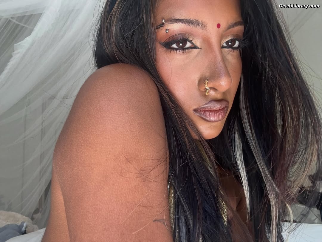 LARA RAJ lararajj (KATSEYE) photo 10 of 360