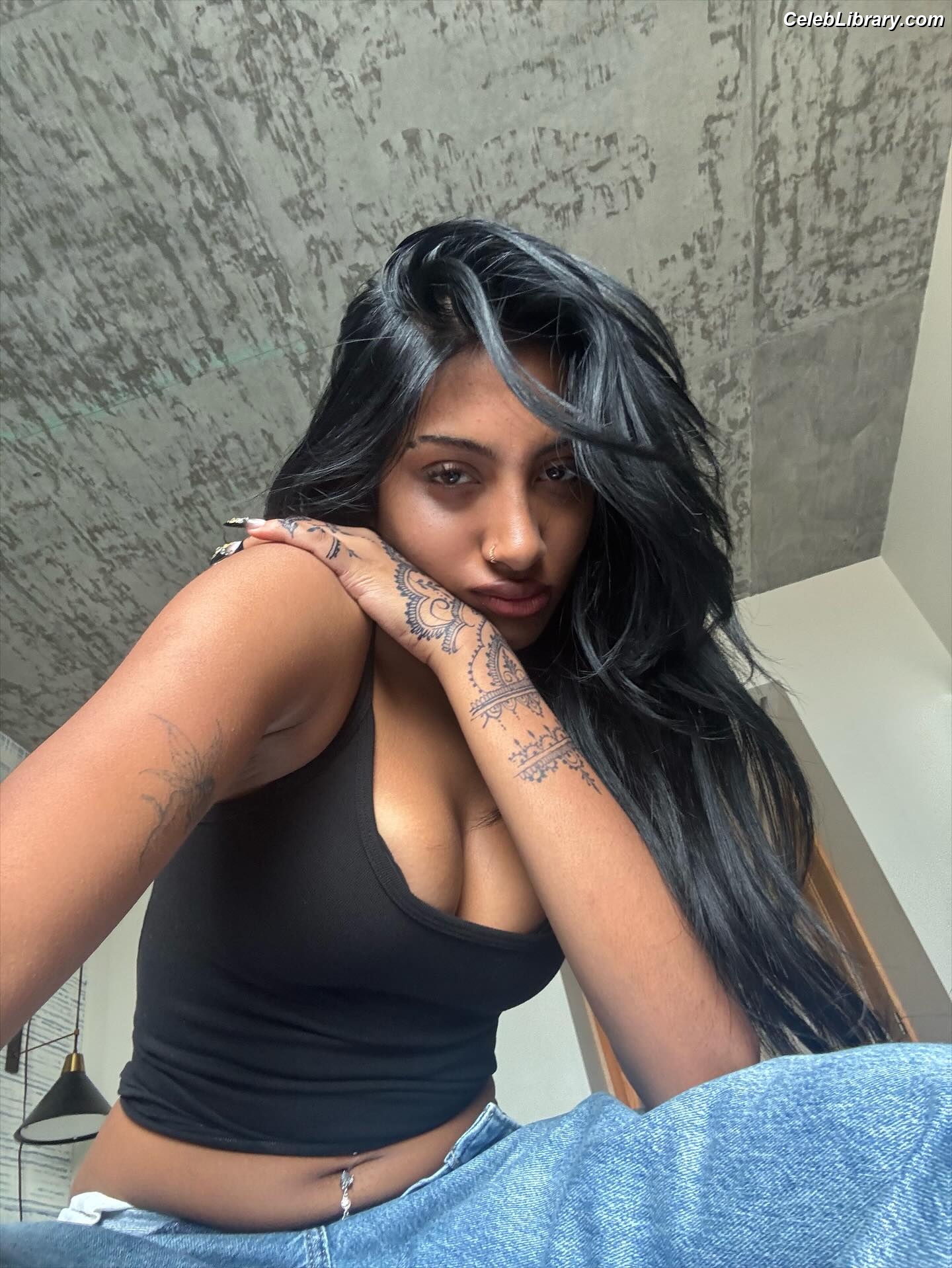 LARA RAJ lararajj (KATSEYE) photo 9 of 360