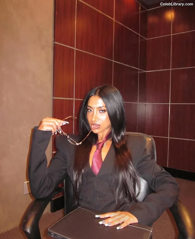 LARA RAJ lararajj (KATSEYE) photo 14 of 360