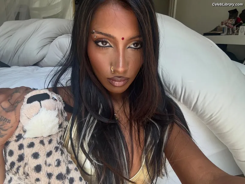 LARA RAJ lararajj (KATSEYE) photo 20 of 360