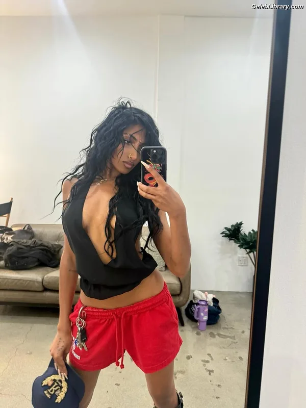 LARA RAJ lararajj (KATSEYE) photo 11 of 360
