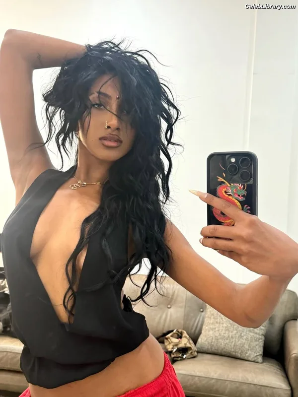 LARA RAJ lararajj (KATSEYE) photo 14 of 360