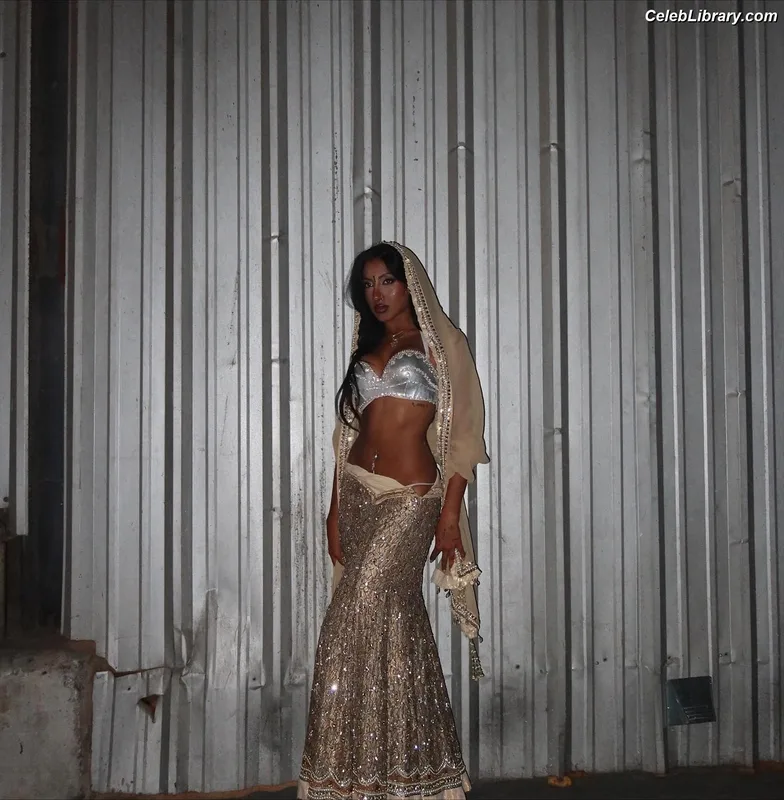 LARA RAJ lararajj (KATSEYE) photo 4 of 360