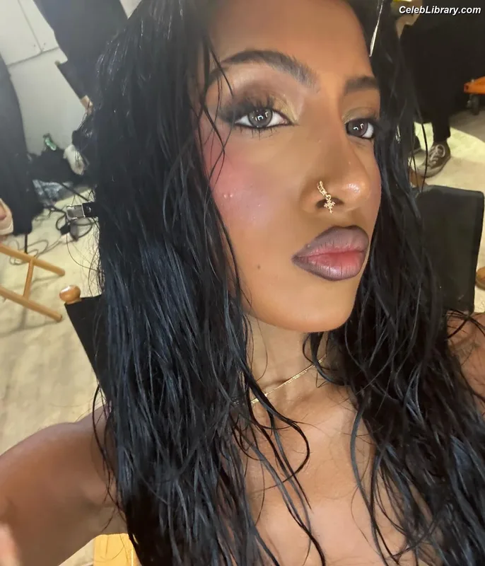 LARA RAJ lararajj (KATSEYE) photo 7 of 360