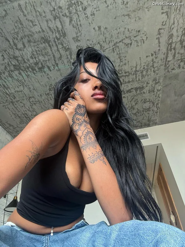 LARA RAJ lararajj (KATSEYE) photo 9 of 360