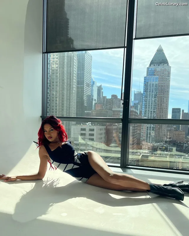LARA RAJ lararajj (KATSEYE) photo 11 of 360