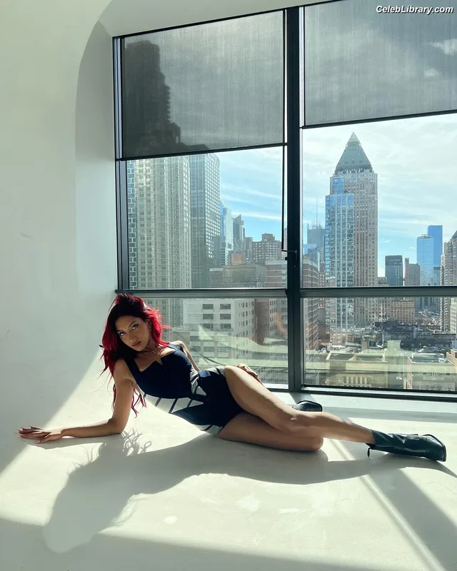 LARA RAJ lararajj (KATSEYE) photo 10 of 360