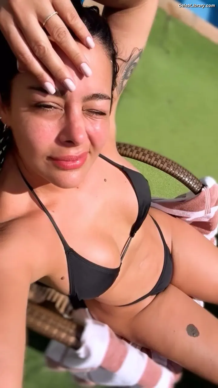 Larissa Riquelme photo 1 of 540