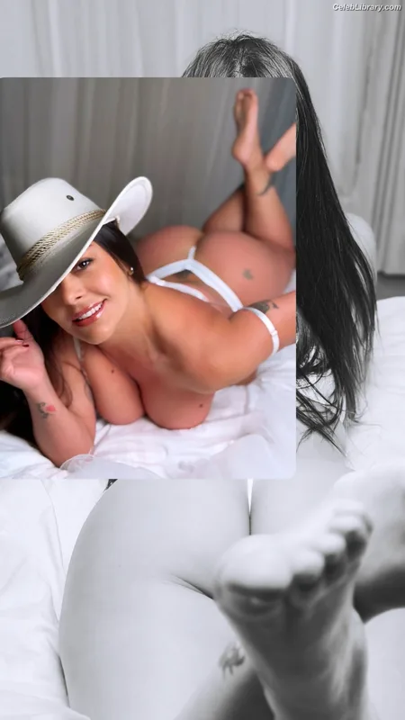 Larissa Riquelme photo 18 of 541