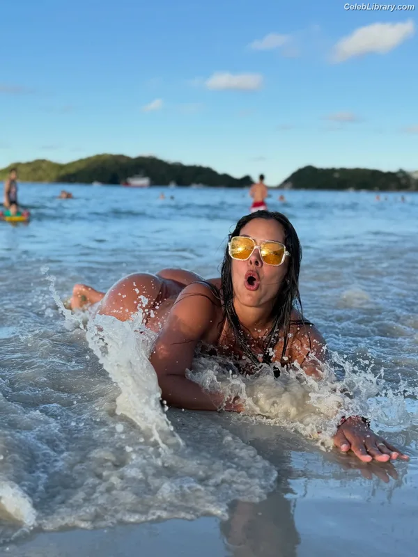 Larissa Riquelme photo 15 of 541