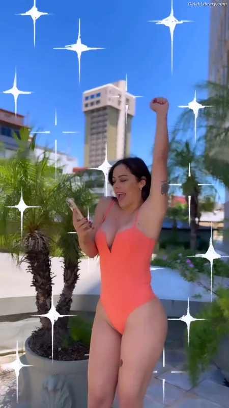 Larissa Riquelme photo 8 of 541