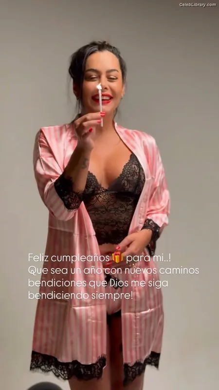Larissa Riquelme photo 8 of 541