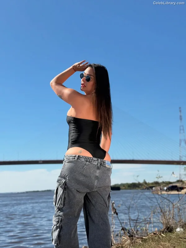 Larissa Riquelme photo 1 of 541