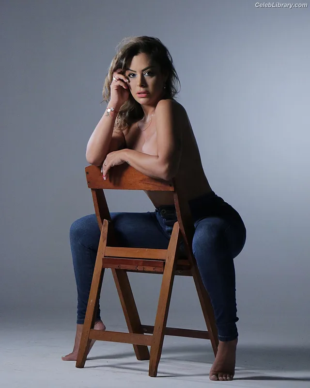 Larissa Riquelme photo 2 of 541