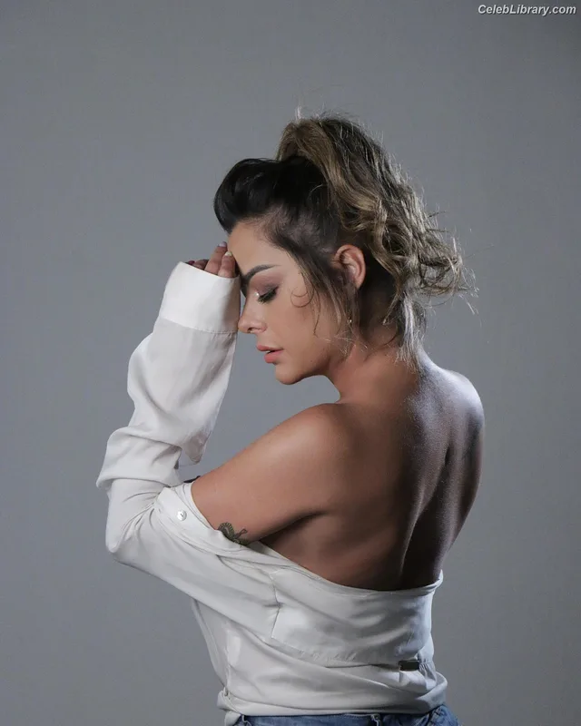 Larissa Riquelme photo 14 of 541