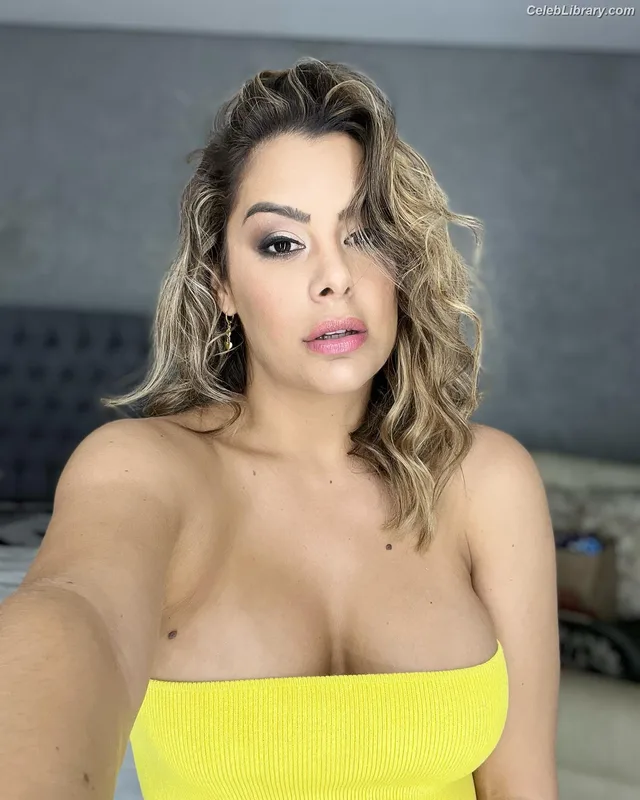 Larissa Riquelme photo 6 of 541