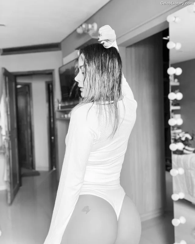 Larissa Riquelme photo 6 of 541