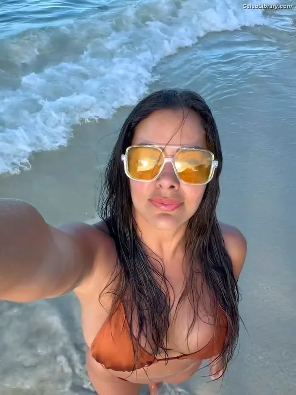 Larissa Riquelme photo 18 of 541