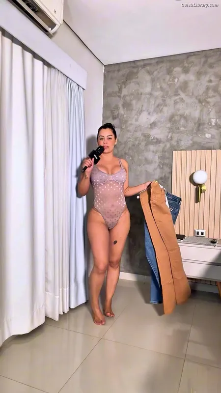Larissa Riquelme photo 2 of 541
