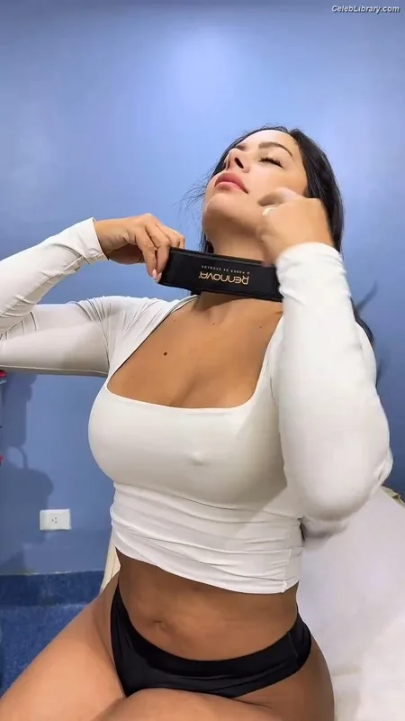 Larissa Riquelme photo 4 of 541