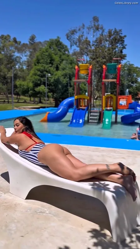Larissa Riquelme photo 13 of 541