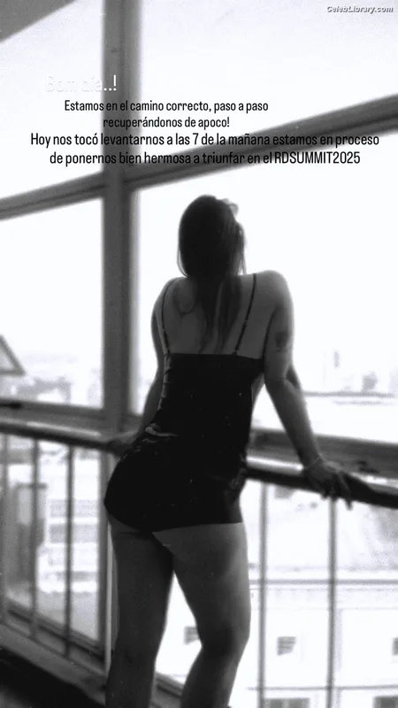 Larissa Riquelme photo 21 of 541