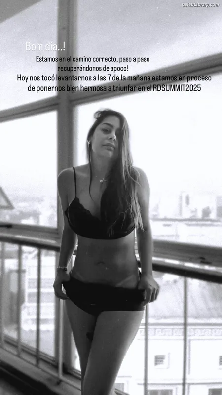 Larissa Riquelme photo 23 of 541