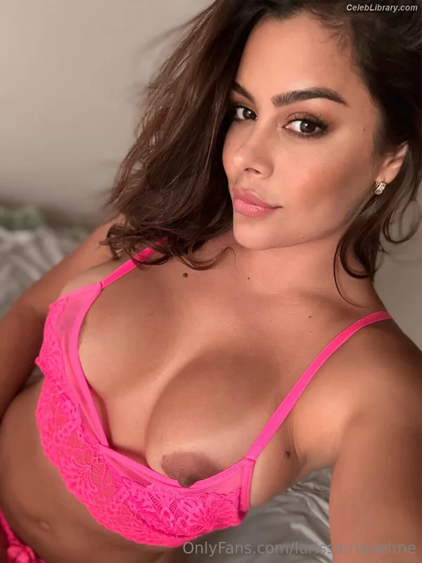 Larissa Riquelme photo 19 of 541