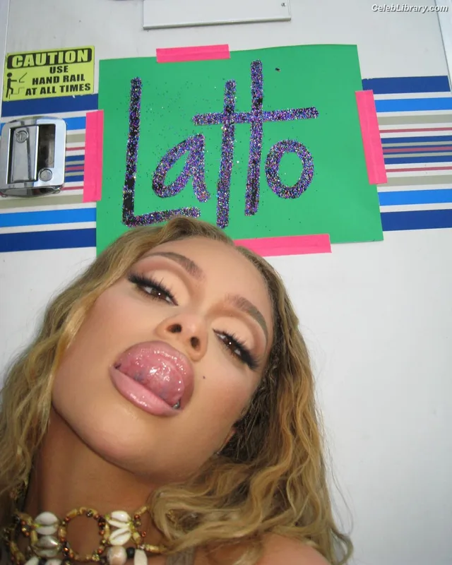 Latto photo 18 of 949
