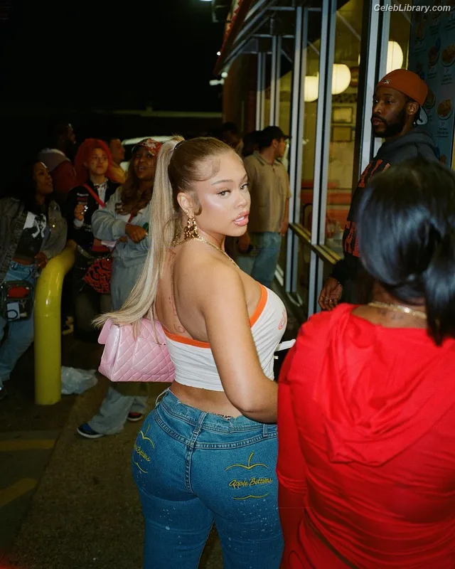 Latto photo 8 of 949