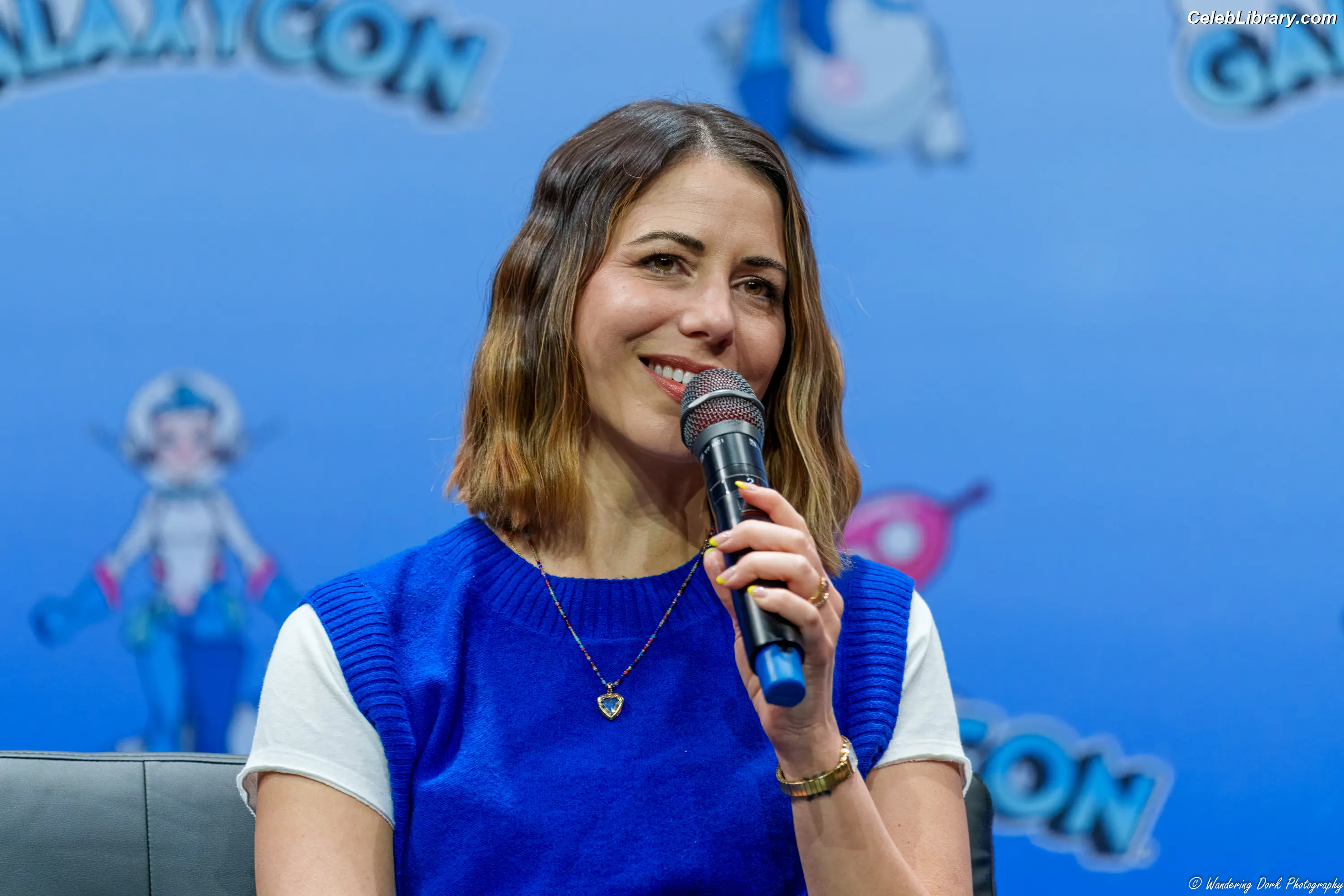 Laura Bailey photo 12 of 413