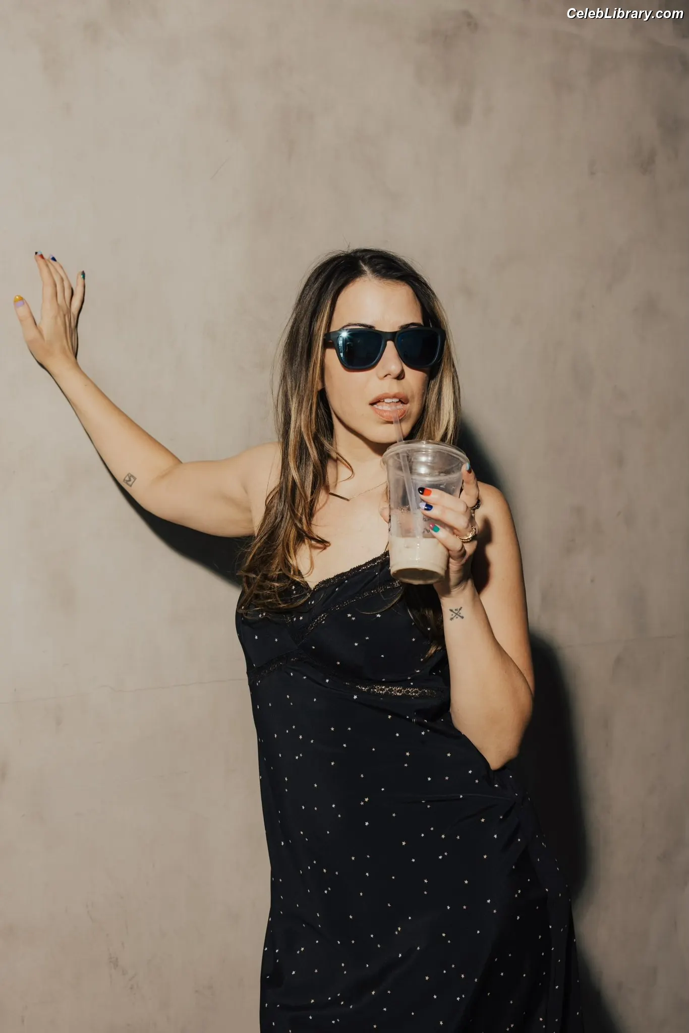 Laura Bailey photo 3 of 413