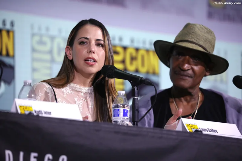 Laura Bailey photo 11 of 414