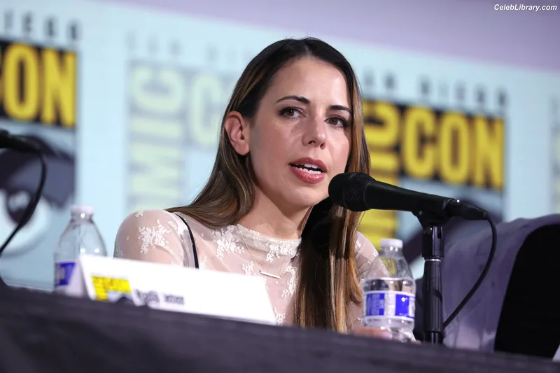 Laura Bailey photo 14 of 414