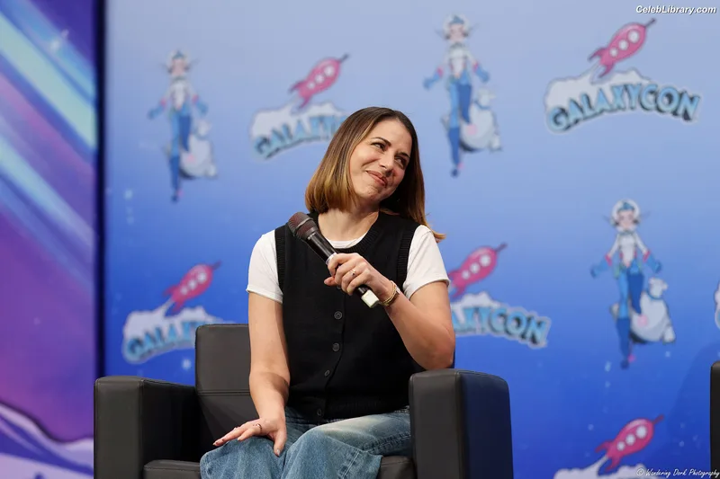Laura Bailey photo 1 of 414