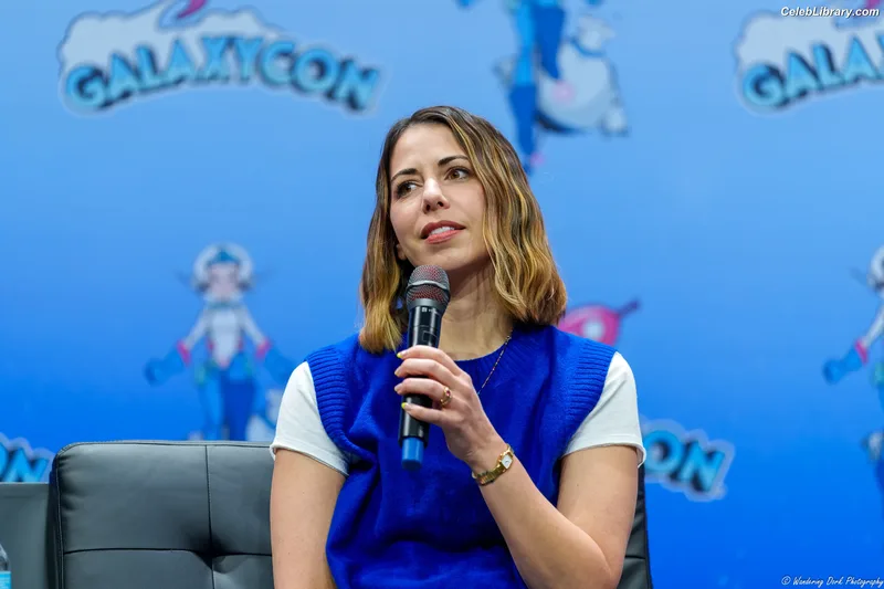 Laura Bailey photo 7 of 414